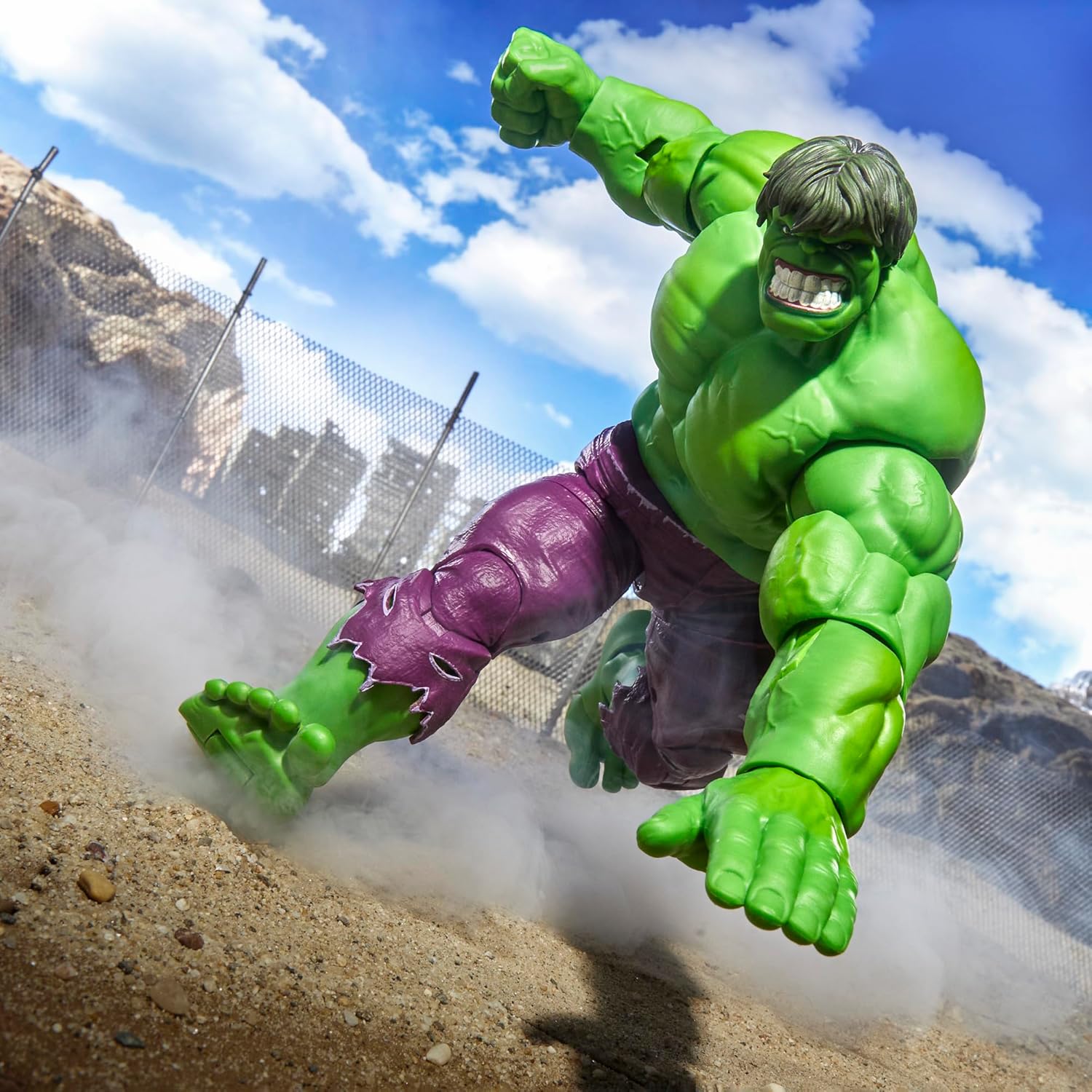 [Pre-Order] Marvel Legends Maximum Series Hulk, Collectible 6-Inch Scale Action Figure with Incredible Articulation and Smashing Accessories