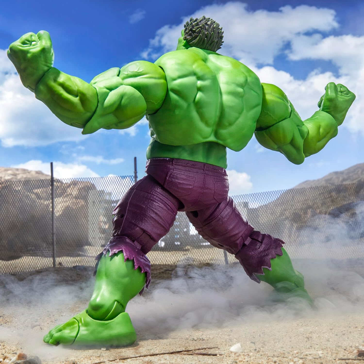 [Pre-Order] Marvel Legends Maximum Series Hulk, Collectible 6-Inch Scale Action Figure with Incredible Articulation and Smashing Accessories