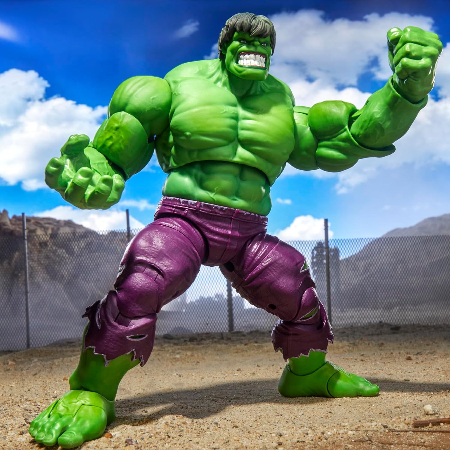 [Pre-Order] Marvel Legends Maximum Series Hulk, Collectible 6-Inch Scale Action Figure with Incredible Articulation and Smashing Accessories